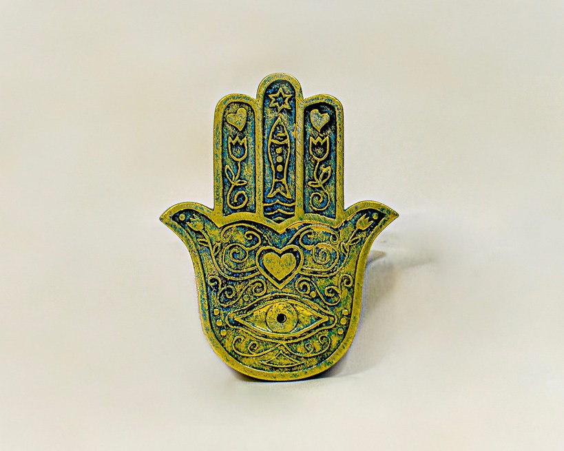 gold hamsa